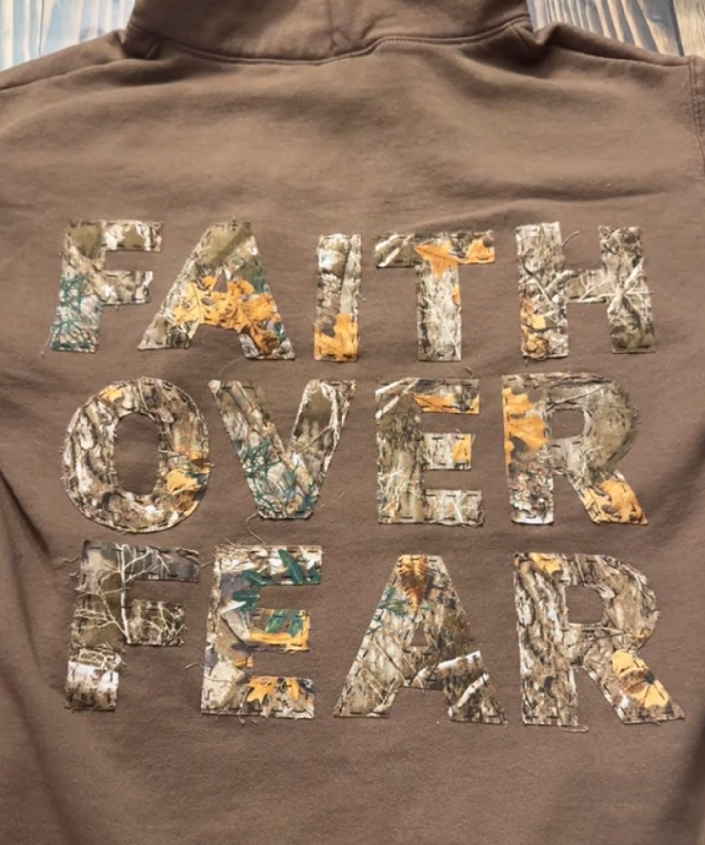 Sweat à capuche La foi sur la peur