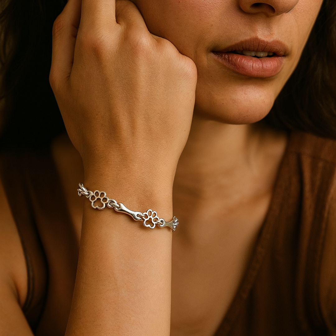 Aurembiaix™ | Paw Print and Bone Charm Bracelet in Silver