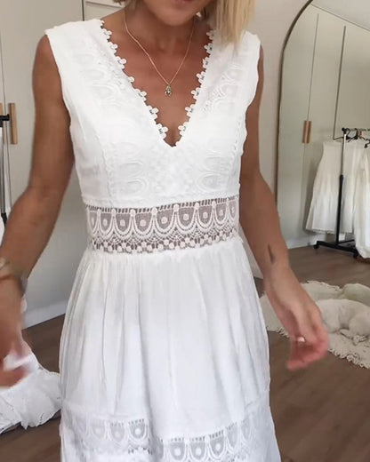Serena | Robe chic en dentelle à col en V
