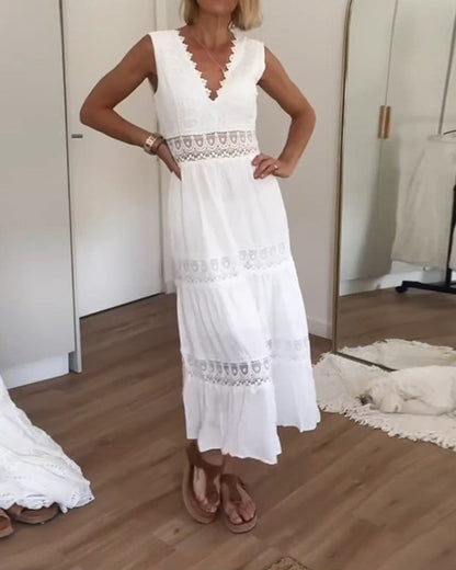 Serena | Robe chic en dentelle à col en V