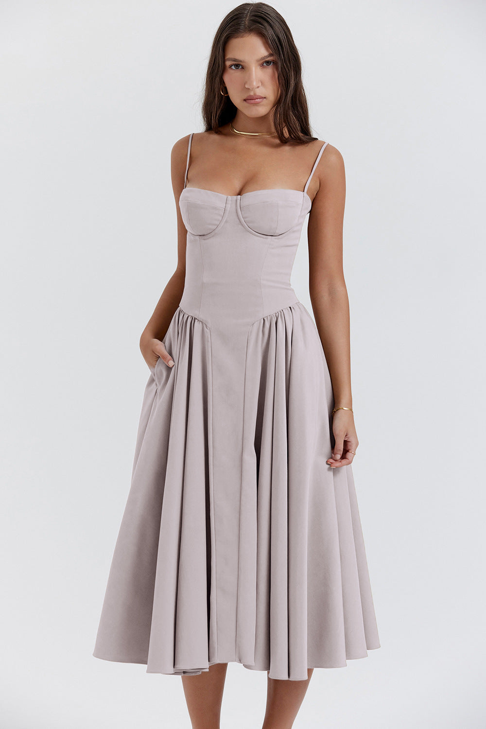 Robe mi-longue sans manches coupe corset