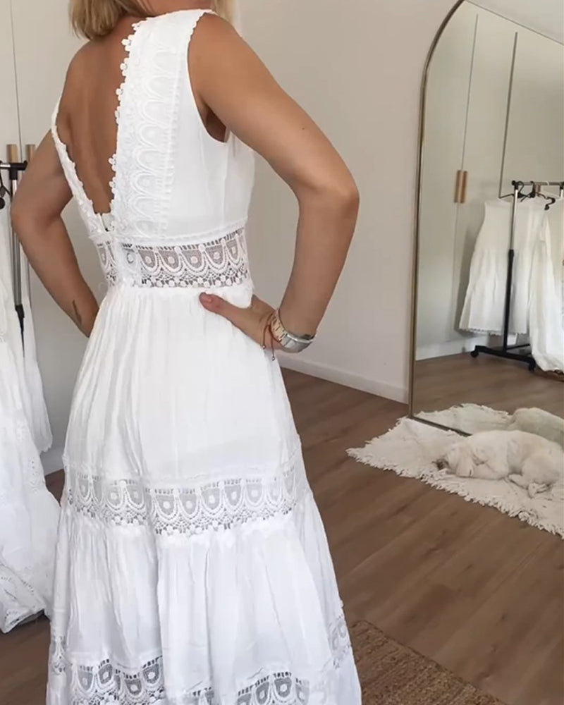 Serena | Robe chic en dentelle à col en V