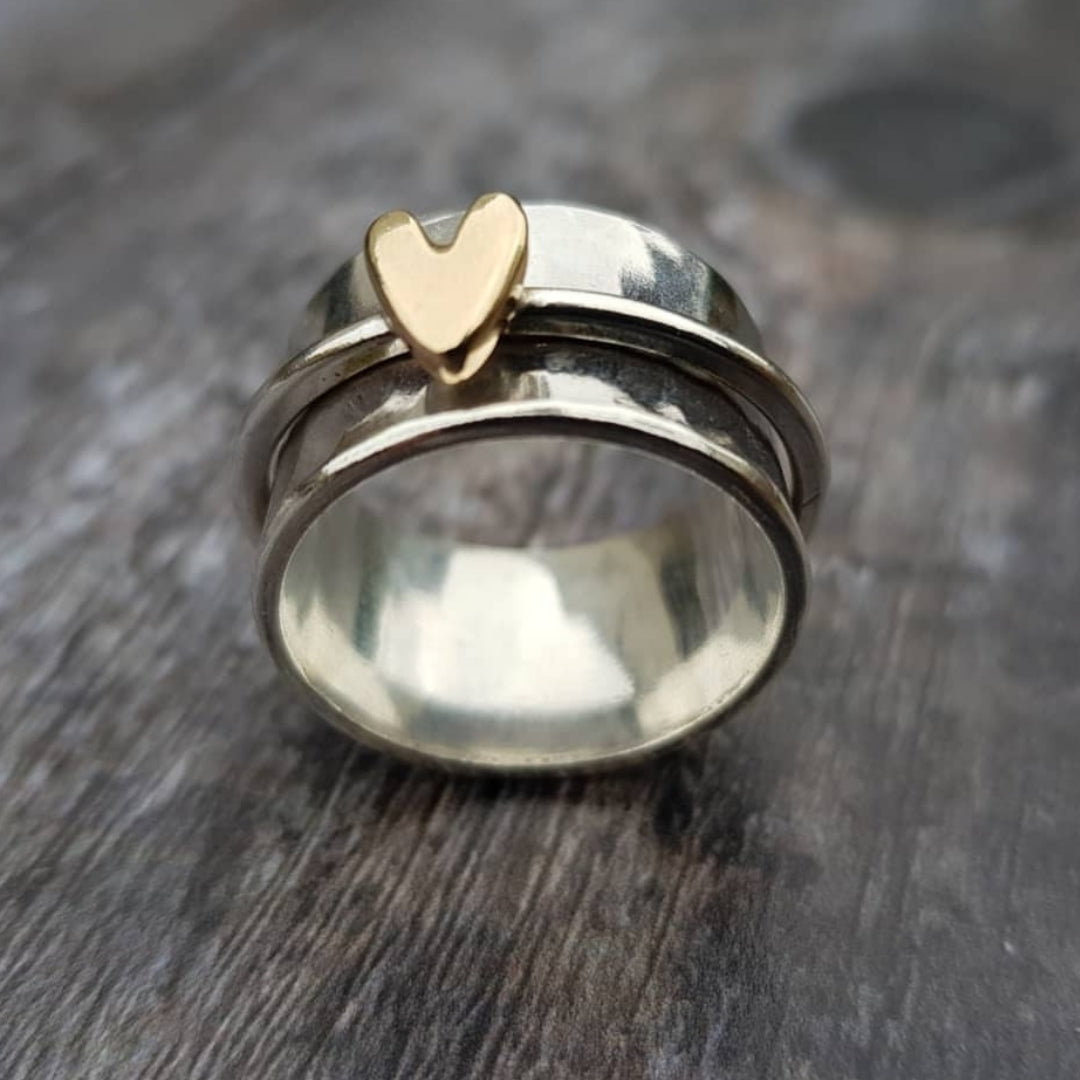 Bague en argent avec un cœur en or 