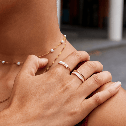 Bague classique en argent avec perle d'eau douce 