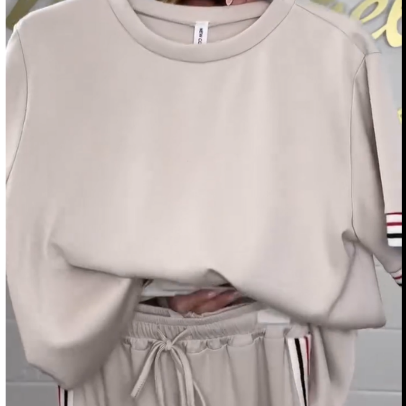 T-shirt à manches courtes et rayures latérales et pantalon de survêtement à jambes larges